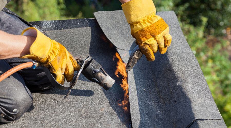 Expert Emergency Roof Repairs services in Holdrege, NE